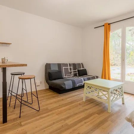 Апартаменты Studio Dans Le Golf De Valescure