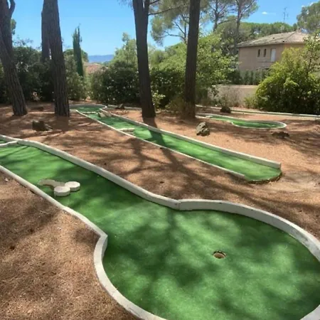 Апартаменты Studio Dans Le Golf De Valescure
